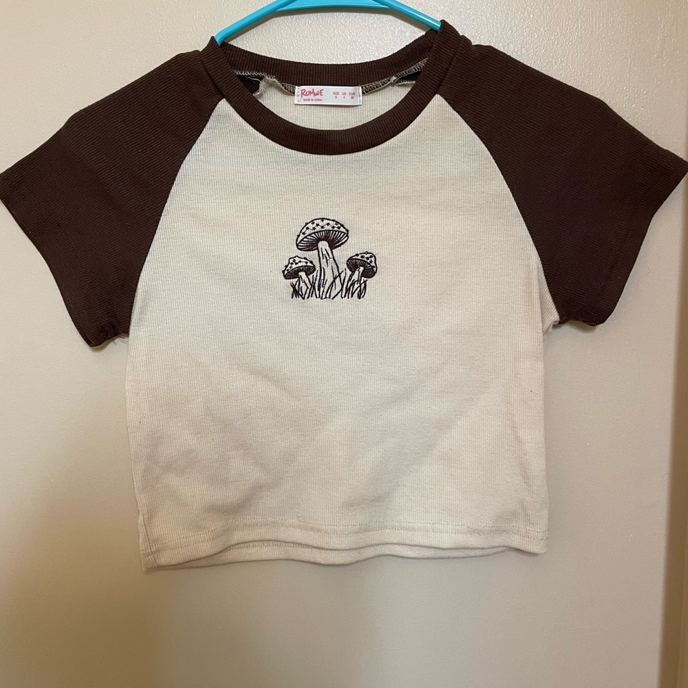 Small Romwe Cropped Tee